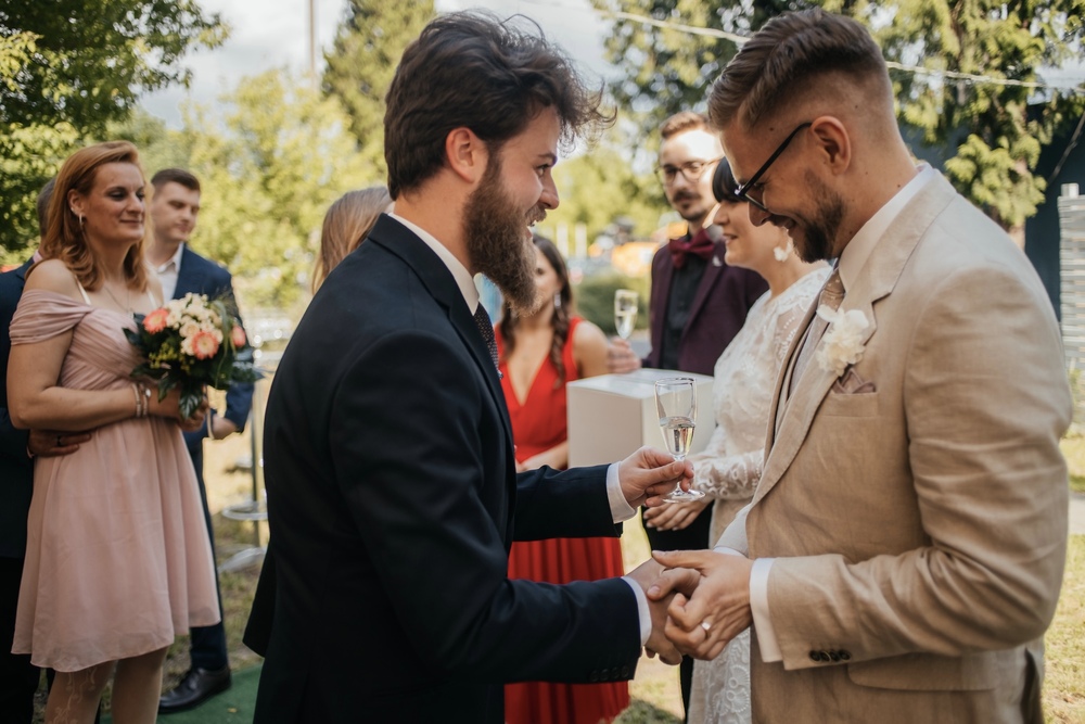 Elegancja i radość podczas weselnego przyjęcia w Poznańskim Magazyn Food Concept