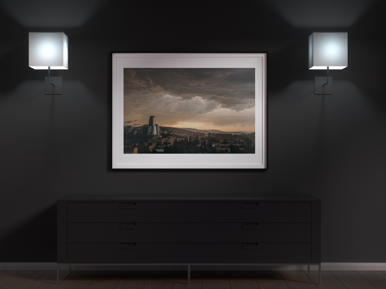 Wzburzone niebo nad panoramą Tbilisi w Gruzji