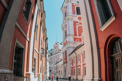 Sesja ciążowa w Wielkopolsce - kolorowe ulice miasta
