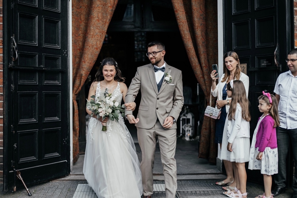Poznańska miłość: romantyczne chwile pary młodej